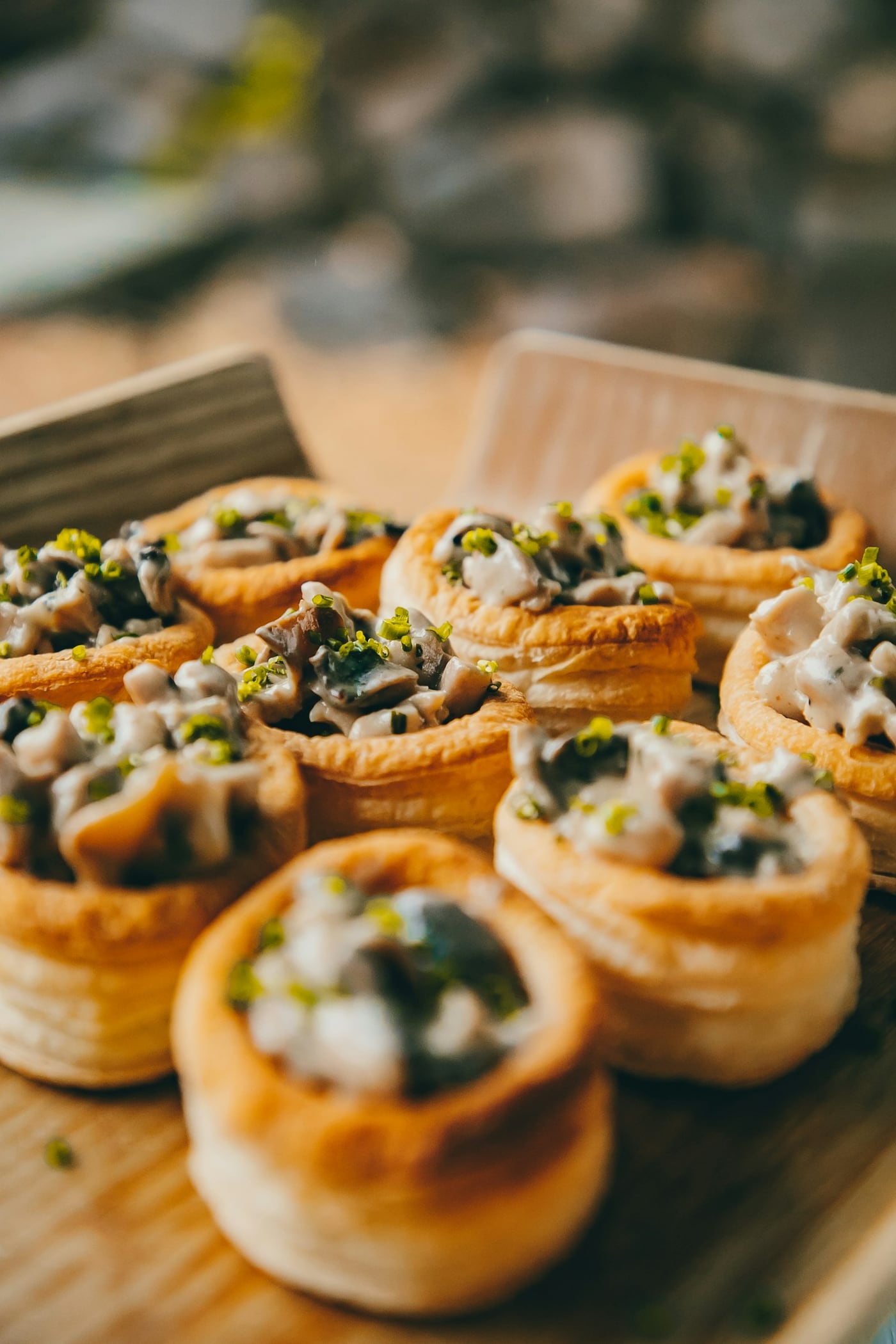 Canapés fins dressés pour la réception